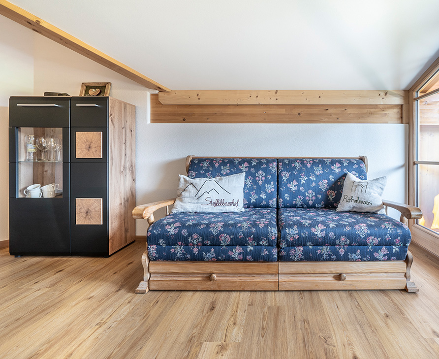 Ferienwohnung-Steffelbauerhof-Wohnung-Röhrlmoos-Couch Ferienwohnung-Steffelbauerhof-Wohnung-Röhrlmoos-Couch