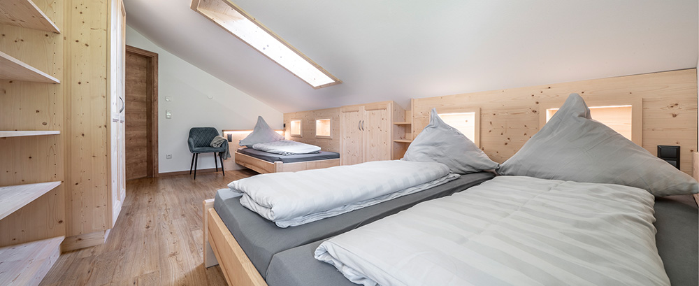 Ferienwohnungen-Steffelbauerhof-Wohnung-Röhrlmoos-Schlafzimmer-3-Personen Ferienwohnungen-Steffelbauerhof-Wohnung-Röhrlmoos-Schlafzimmer-3-Personen