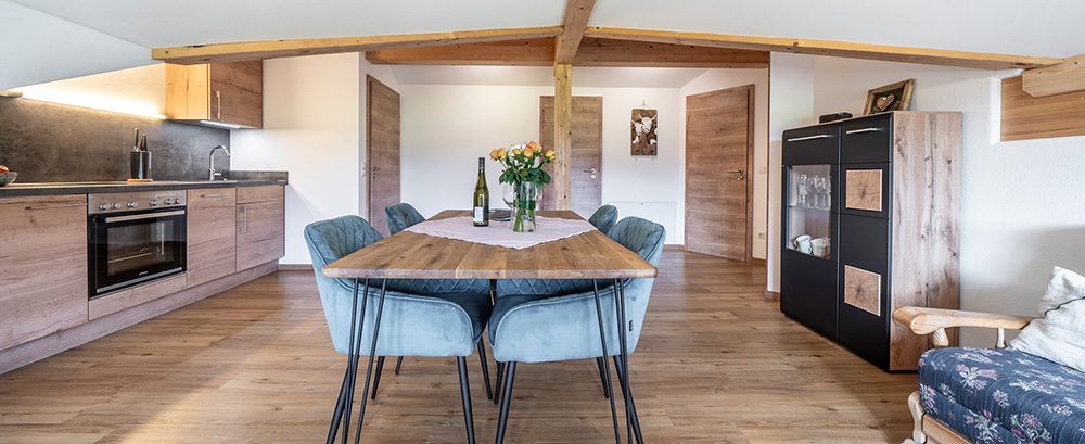 Ferienwohnungen-Steffelbauerhof-Wohnung-Röhrlmoss-Esstisch Ferienwohnungen-Steffelbauerhof-Wohnung-Röhrlmoss-Esstisch