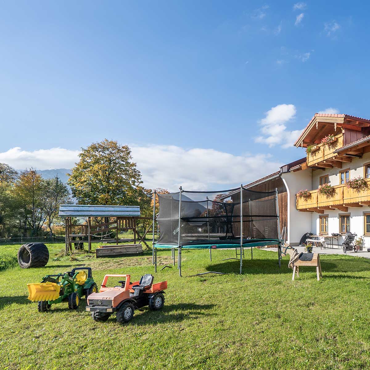 Ferienwohnung-Steffelbauerhof-auf-dem-Bauernhof-Spielplatz Ferienwohnung-Steffelbauerhof-auf-dem-Bauernhof-Spielplatz